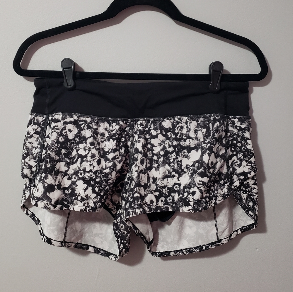 Lululemon Speed Up Shorts Mash Up Black and White size 6